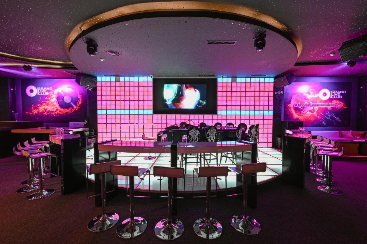 グランド ホテル ヴェリングラド ヴェリングラード エクステリア 写真 The Virgin Radio studio