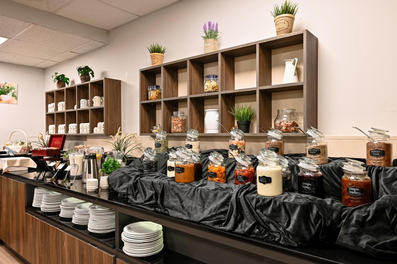 グランド ホテル ヴェリングラド ヴェリングラード エクステリア 写真 A buffet at a hotel