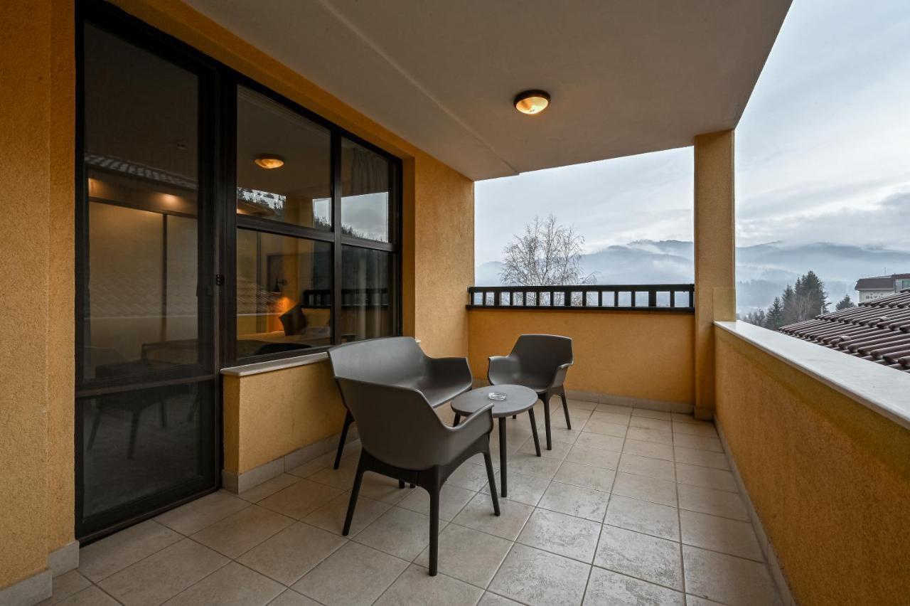グランド ホテル ヴェリングラド ヴェリングラード エクステリア 写真 A balcony