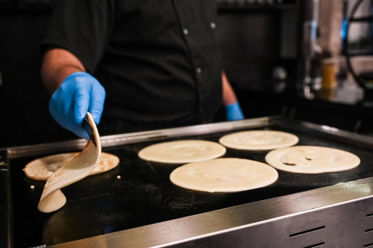 グランド ホテル ヴェリングラド ヴェリングラード エクステリア 写真 Preparation of chapati