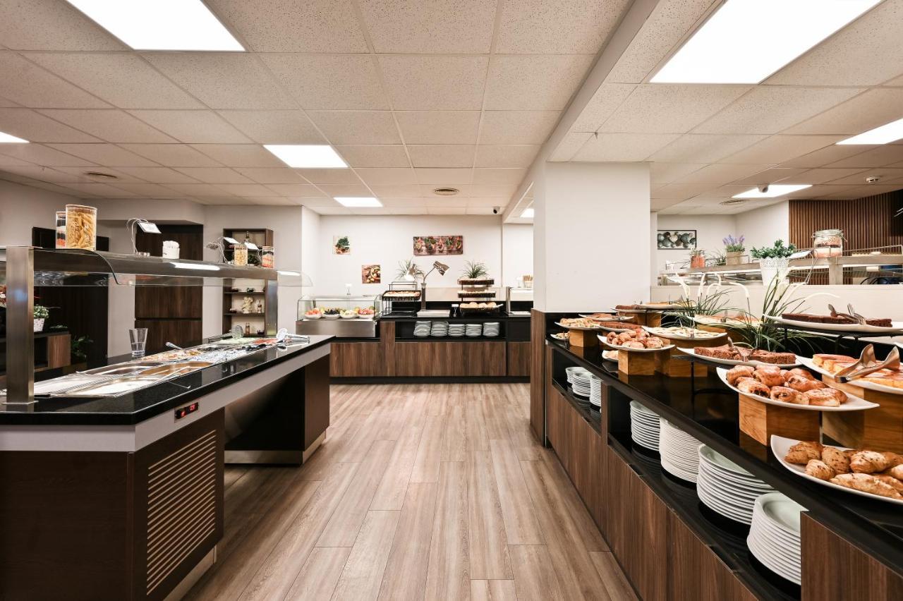 グランド ホテル ヴェリングラド ヴェリングラード エクステリア 写真 The dining room at the University of Roehampton