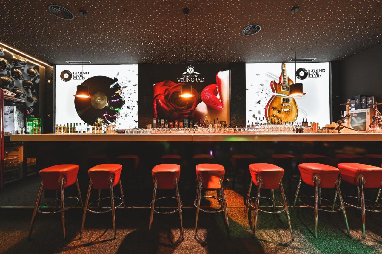 グランド ホテル ヴェリングラド ヴェリングラード エクステリア 写真 The bar at the entrance of the club