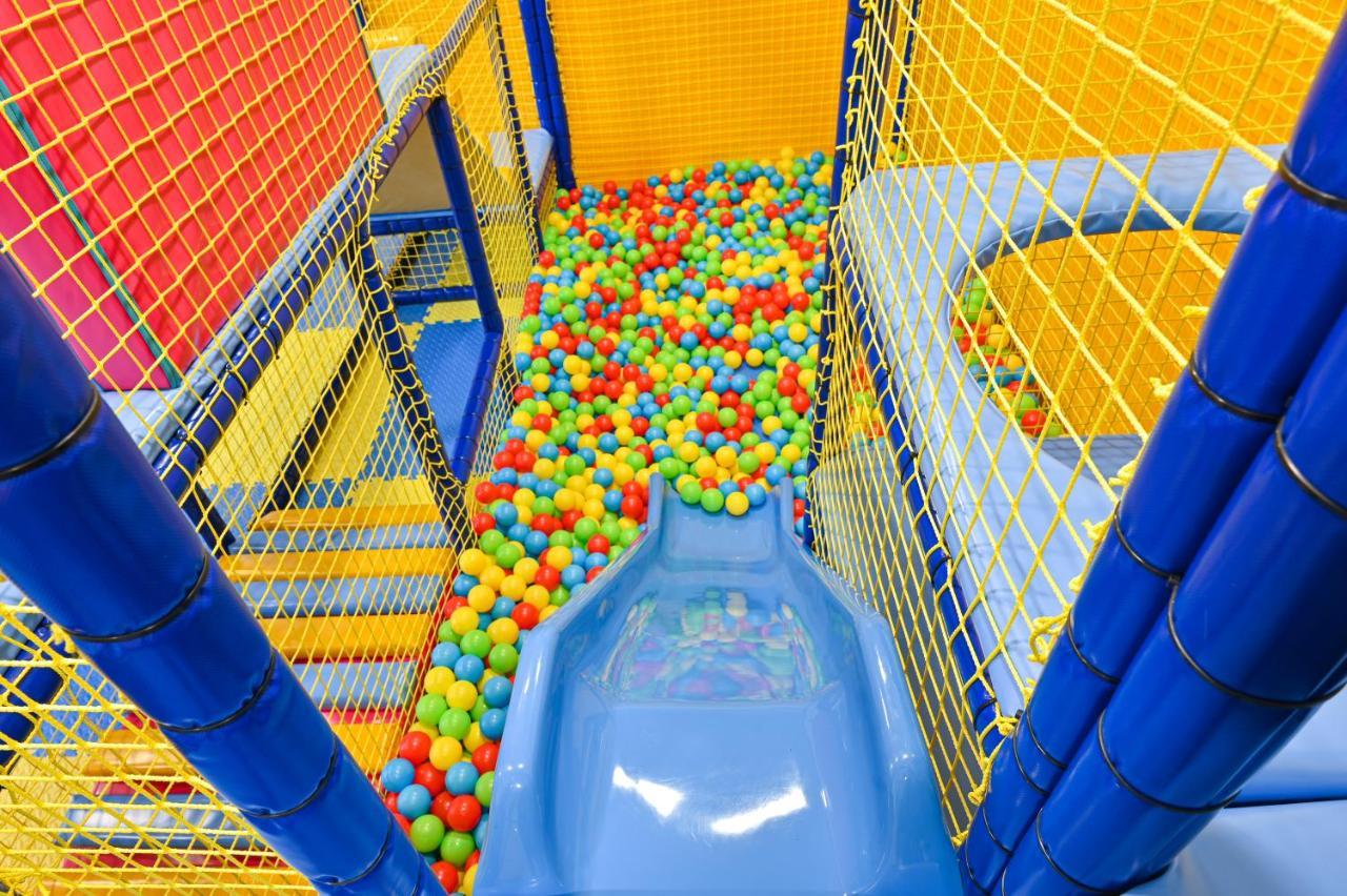 グランド ホテル ヴェリングラド ヴェリングラード エクステリア 写真 A ball pit at a playground