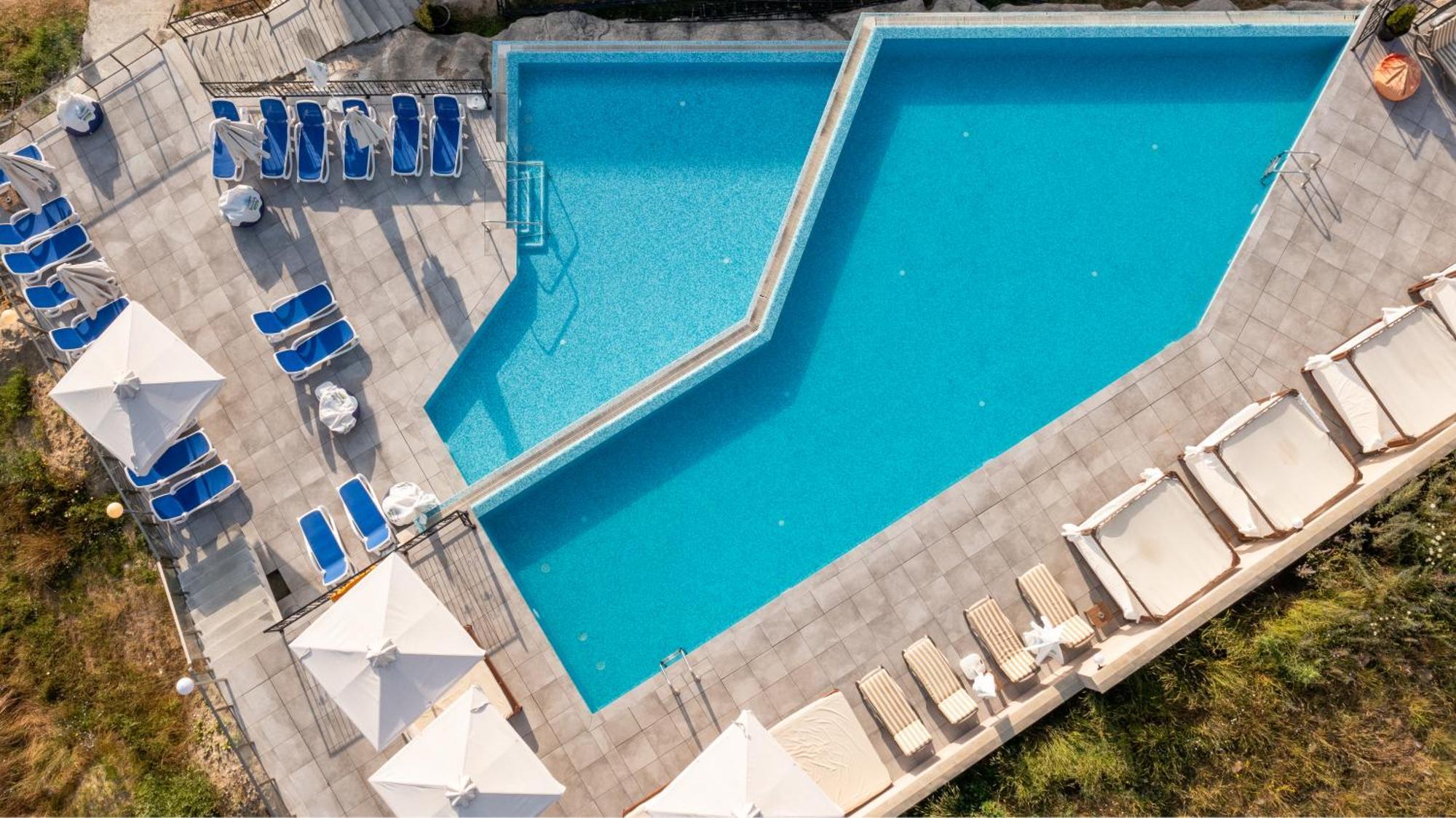 グランド ホテル ヴェリングラド ヴェリングラード エクステリア 写真 Aerial view of a swimming pool