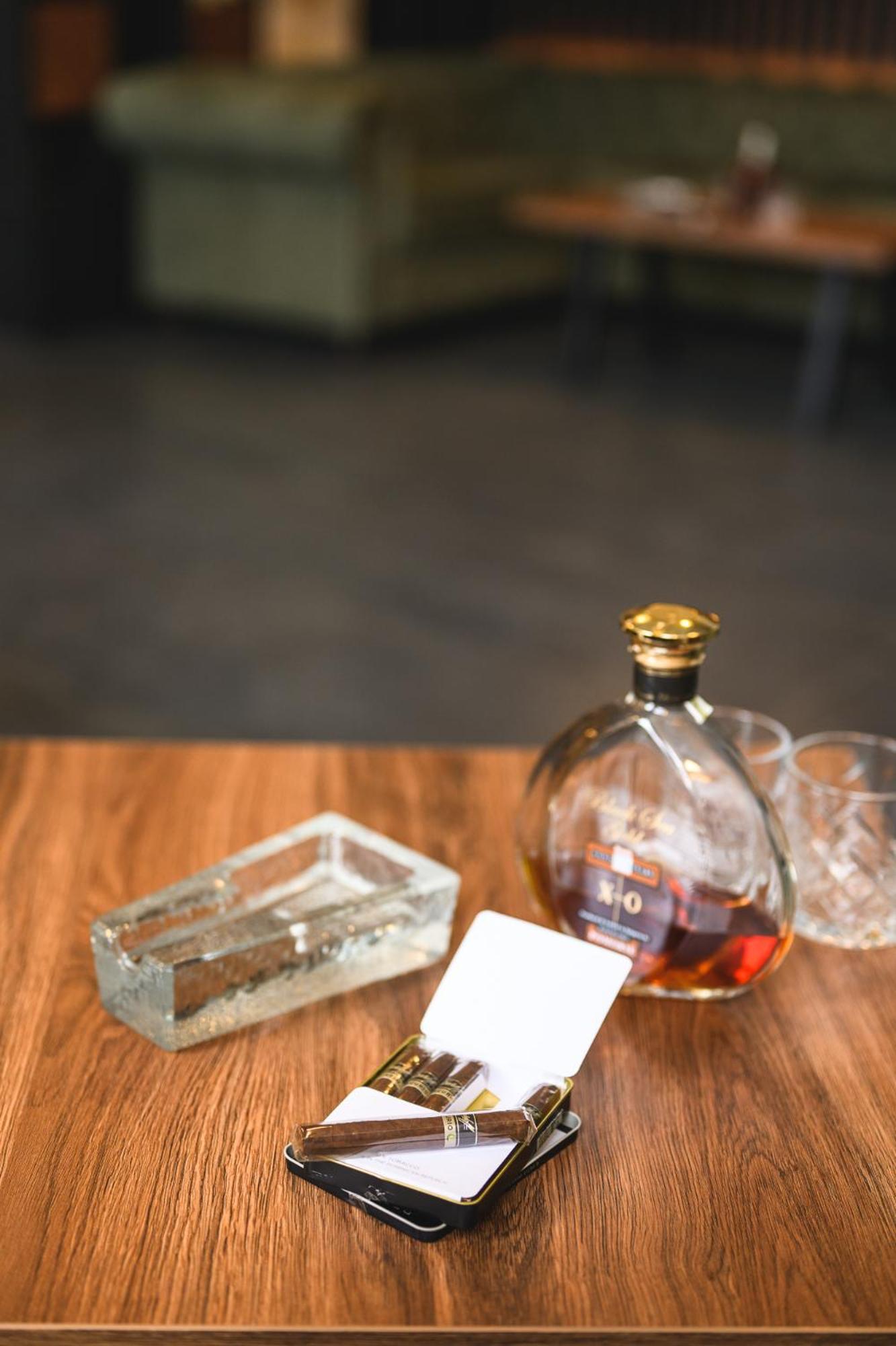 グランド ホテル ヴェリングラド ヴェリングラード エクステリア 写真 A bottle of cognac